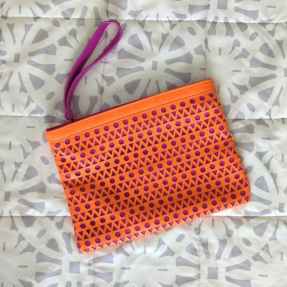 Shiraleah Handbags - Shiraleah Color Block Clutch.